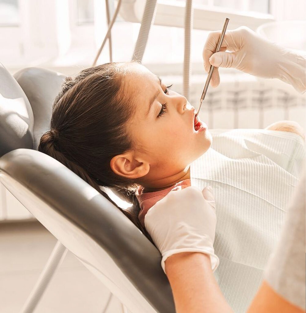 odontopediatria-atendimento-infantil-avaliação-odontológica-saúde-bucal-infantil-consulta-odontológica-dentista-infantil-cuidados-odontológicos